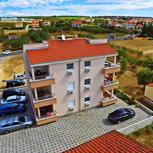 https://apartments-ivana-sveti-filip-i-jakov.hotelinzadar.com