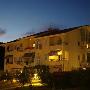 Zlatni Lav Hotel